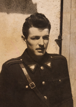 Ivan v gasilski obleki (Med 20 in 25 leti),